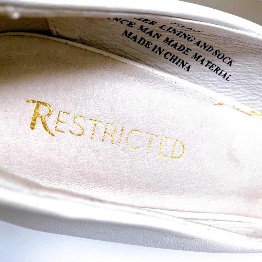 π RESTRICTED WHITE GOLD LEATHER POINTED TOE CLASSIC PUMPS! - Picture 7 of 11